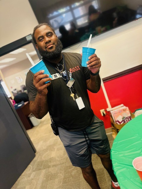 ColonialElem's tweet photo. 🍦Rootbeer Floats provided by Christ Community Church! Thank you so much for providing an afternoon treat for Teacher Appreciation Week!🍦#loveleeschools #christcommunity https://t.co/3RbRhyfCLp
