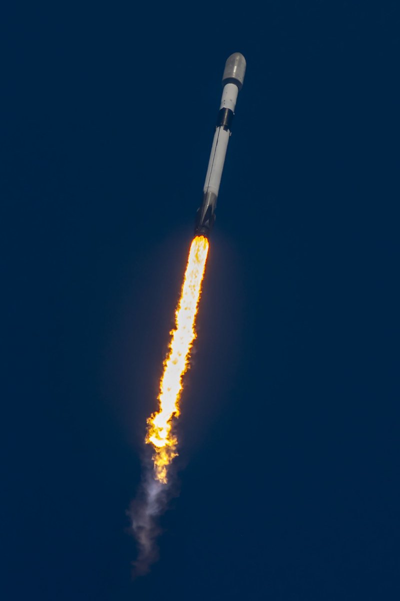 SpaceX's tweet photo. Launch of Falcon 9 and 23 @Starlink satellites from Florida https://t.co/TPDtpyur1a