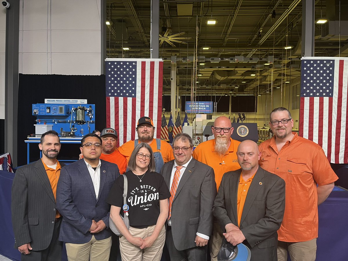 #LIUNA members were in the house today with @POTUS @JoeBiden announcing the Microsoft data center expansion that will create over 2,000 #union construction jobs! #laborersrising #liunavotes #1u #wiunion #feelthepower