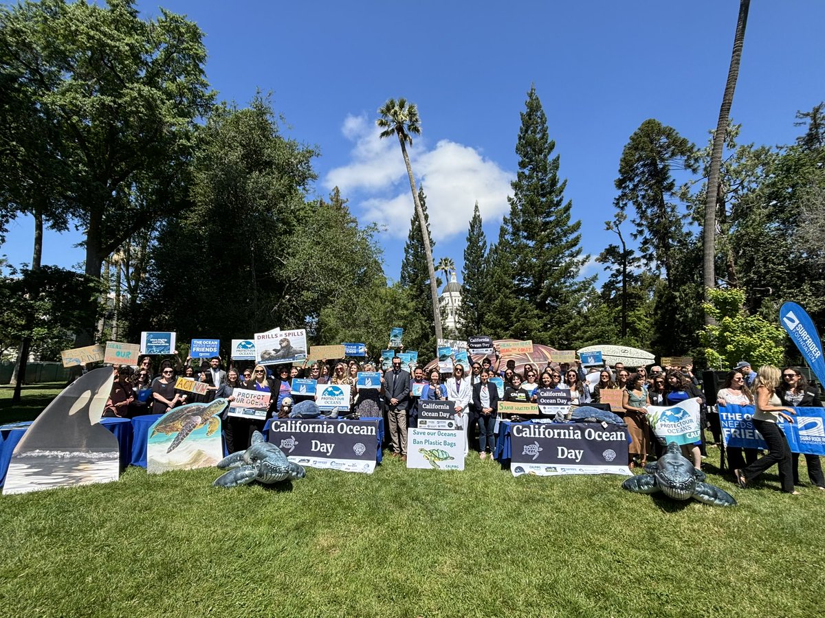 Yesterday for #CAOceanDay, I was proud to join @CALPIRGStudent, @SenBlakespear, and @BauerKahan at Capitol Park to speak on our latest measure seeking to curb plastic pollution in our oceans. If passed, #SB1053 will eliminate the use of non-recyclable plastic film grocery bags.