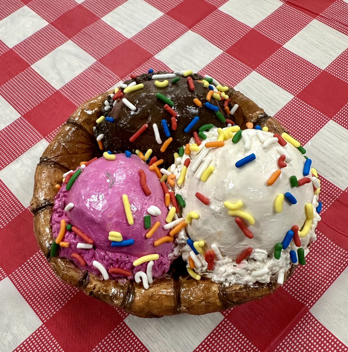 LauraToth8's tweet image. HHS Ceramics classes have been cooking up some great foods in class.