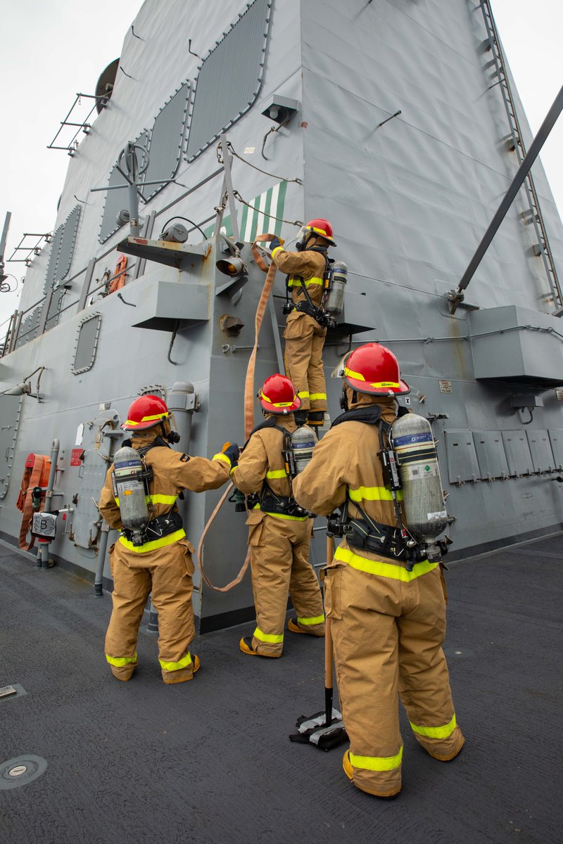 Putting out the Flames 🔥👩‍🚒🧯 Sailors aboard USS Paul Ignatius (DDG 117) prepare to fight a simulated fire during an integrated training team environment exercise. 📸: MC2 Jahlena Riveraroyer #DDG117 #FireDrill #DDG117 #Readiness #USN #NavyTraining #NavyExcersice