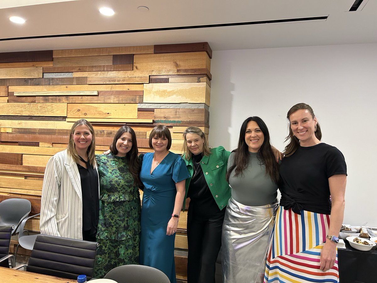 Knowledge sharing ✅ Mentorship ✅ Last week in NYC, Jo-ann Robertson, CEO of our Global Markets, hosted a lunch-and-learn to chat about fostering relationships, accepting rejection, and following through on what you say. #Progressatwork #Ketchumproud