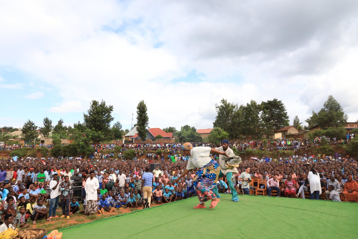 UrunanaDC's tweet photo. Day 3: The social mobization on the benefits of the Remedial Teaching and Learning for children in lower primary @REBRwanda continued in @GatsiboDistrict @NgaramaSectorR many thanks to Gatsibo district for organizing such a colorful event. https://t.co/2MprnO1Ozw