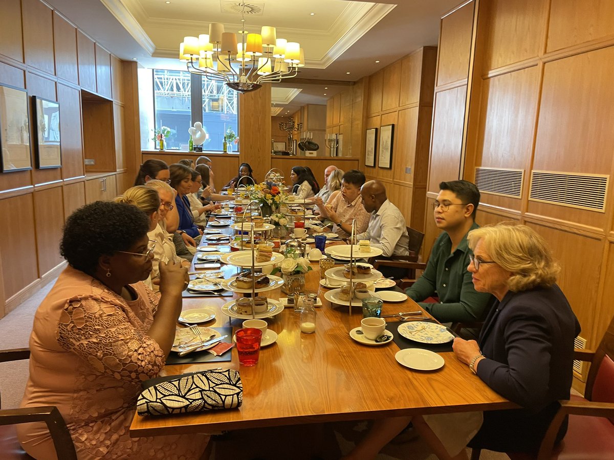 MelanieDeWitt2's tweet image. Very grateful and excited to start my journey  as a #FNFScholar today @FNightingaleF Feel particularly privileged to be in a cohort with these inspiring nurses including #FNFGlobal Scholars - such great projects and aspirations to improve health outcomes &amp;amp; working lives