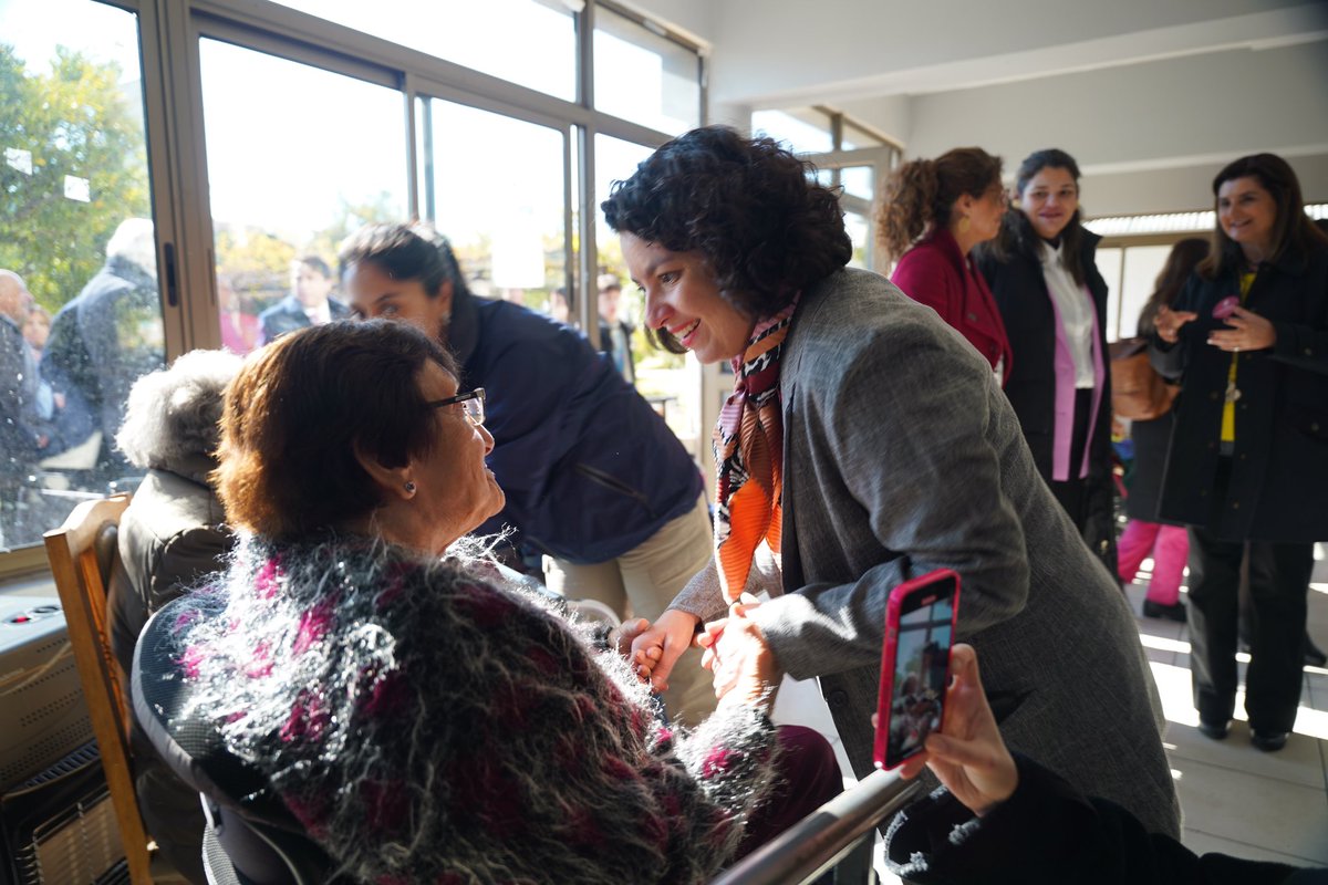 Recorrimos el ELEAM Unión Árabe de San Miguel y conversamos con las personas mayores beneficiarias del centro, destacando la importancia de la colaboración público-privada para la creación y funcionamiento de estos dispositivos. En la actividad participó la ministra…