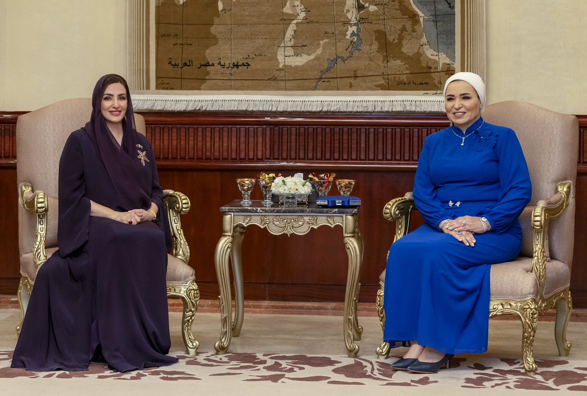 OmanNewsAgency's tweet photo. في أجواءٍ مميّزةٍ من التواصل الودّي والأخوي، السّيدةُ انتصار السيسي حرمُ فخامة الرئيس المصري تستقبل السّيدةَ الجليلةَ حرمَ جلالةِ السُّلطان المعظم /حفظهَا اللهُ ورعاهَا/ في زيارةٍ خاصّة إلى جمهورية #مصر العربية الشقيقة، في لحظاتٍ يملؤها التقدير المتبادل بين الجانبين وتعكس عمق العلاقات بين البلدين والشعبين الشقيقين.

#العمانية