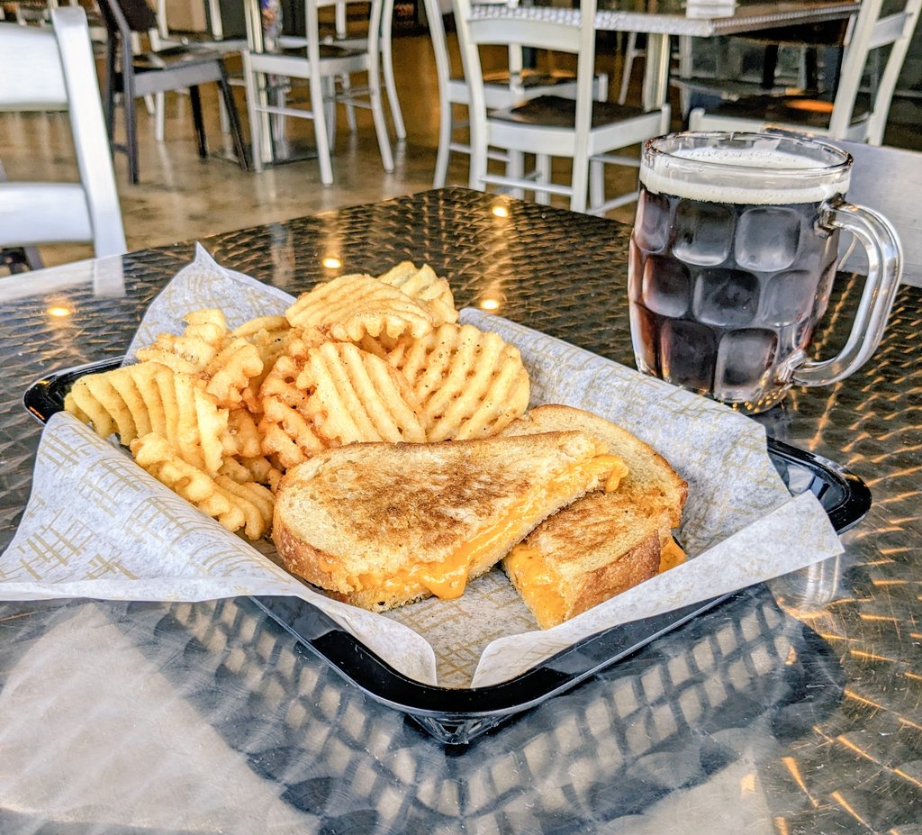 New Wednesday special! A crispy, melty grilled cheese sandwich made with a blend of 2 year and 1 year aged cheddars on sourdough with a side of waffle fries and a beer of your choice for $15. Perfect late afternoon snack or have it for dinner. 🧀🍻