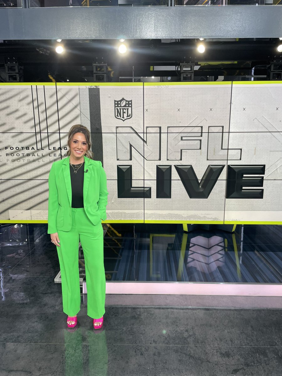 Day ✌🏼hosting NFL Live. We’ve got a good one coming your way at 4 ET with @ESPNBooger, @DanGrazianoESPN and @TheSamAcho.