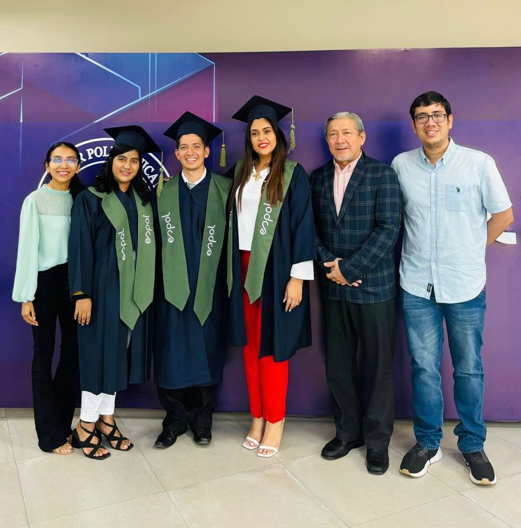 La meta de Magister en Geotecnia lograda. Enhorabuena a Gabriela Chucuyán; Josue Zumba y Wendy Cedeño. 
Profesores de <a href="/FictESPOL/">Facultad de Ingeniería en Ciencias de la Tierra</a> e Investigadores de CIPAT fueron tutores y cotutores en modalidad de graduación artículo científico.