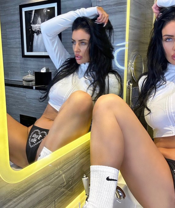 Say what you see ?🤭 https://t.co/cqdveZbYIH