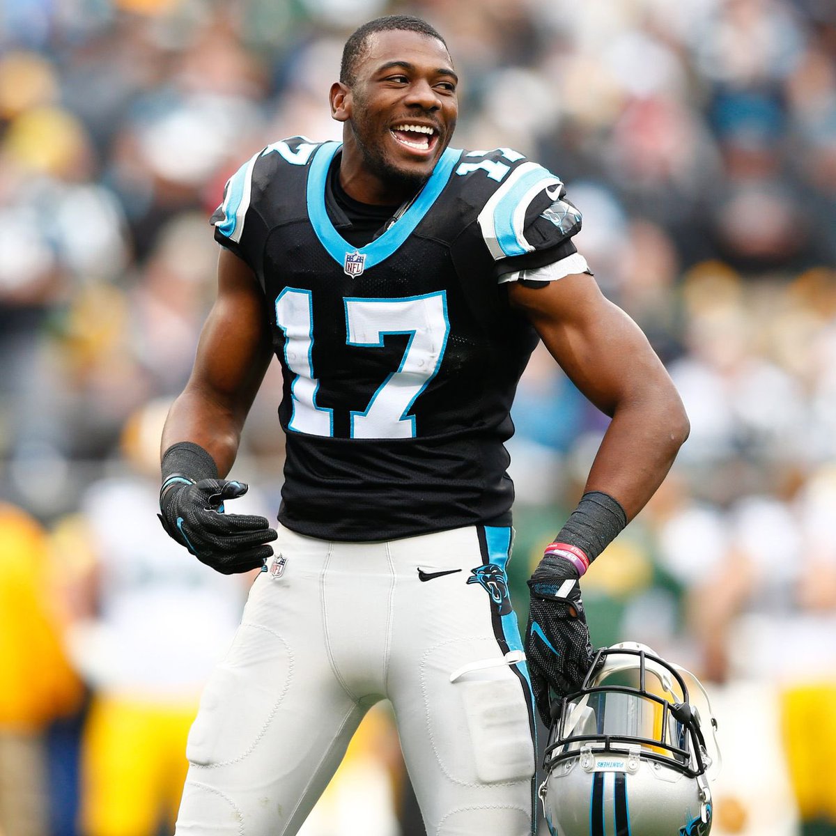 Superfan_app's tweet photo. Devin Funchess makes a major career move, switching from NFL to professional basketball in Colombia. #DevinFunchess #BasketballTransfer #NFLtoNBA https://t.co/B0D0fopwno