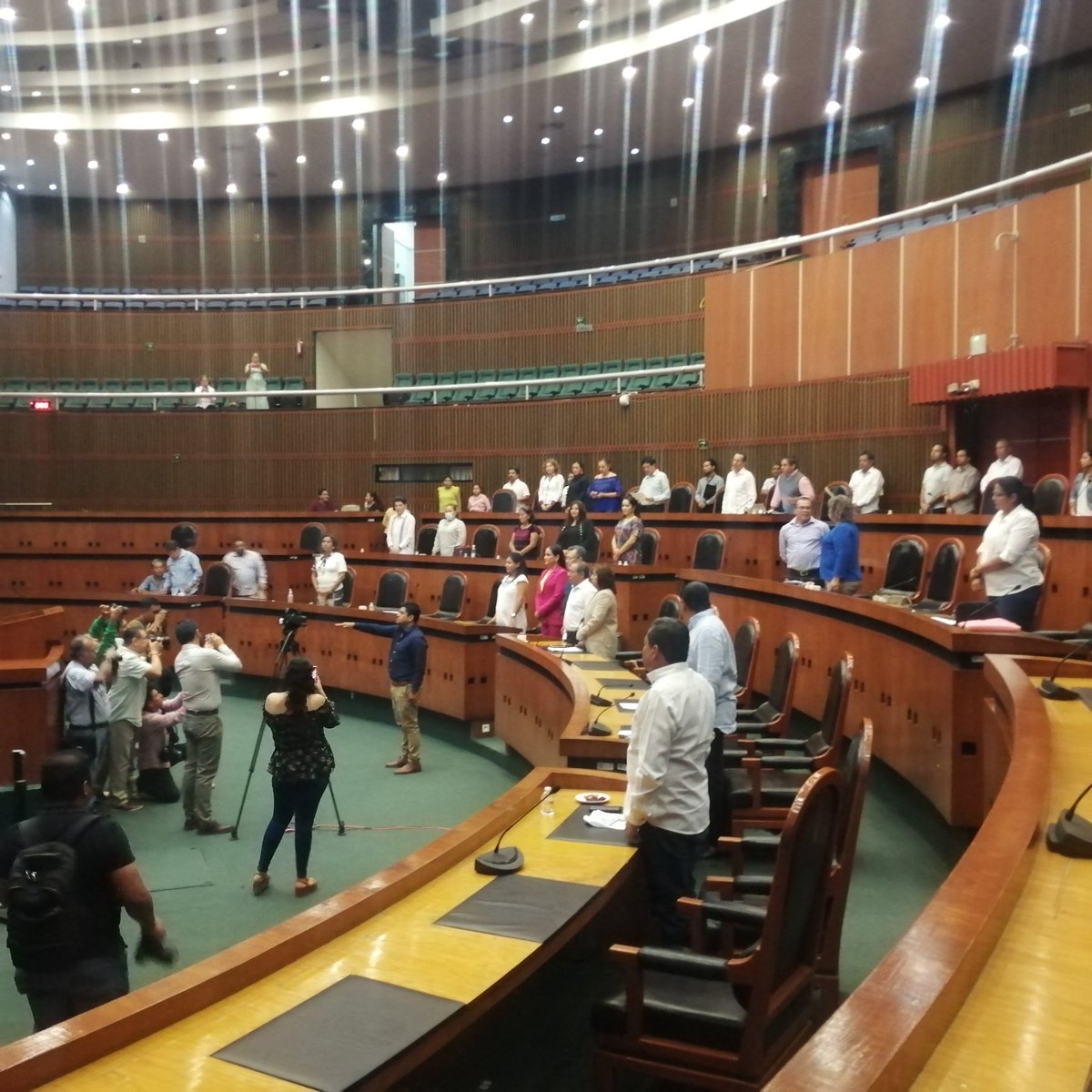 Hola 👋 🙋🏻‍♀️, te comento que en sesión del día de hoy, se tomó protesta como presidenta y presidente a Marcela Ponce Lanche y Taurino Vázquez Teliz de los municipios de Acapulco y Arcelia respectivamente.
Te deseo una bonita tarde de Miércoles..
🤞 🤞 🤞 🤞 🤞 🤞