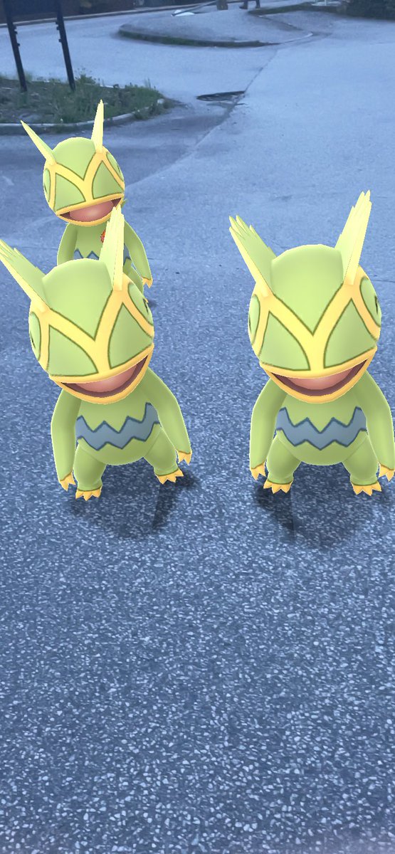 Yoshi978's tweet image. Fun taking a pic of my 3 shiny Kecleons 😊😍

#Kecleon #カクレオン #Shiny #色違い