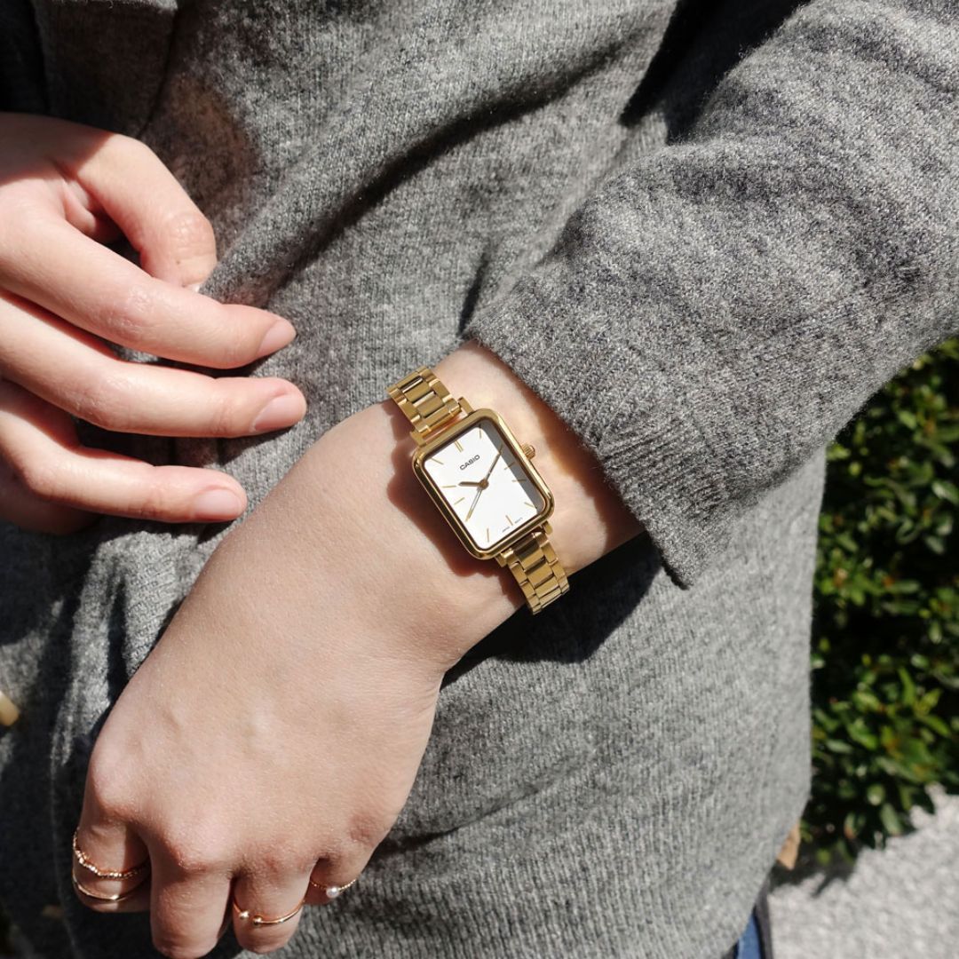 RelojinPanama's tweet photo. Casio Dorado de dama, estilo rectangular...  Disponibles en RELOJIN.
https://t.co/5SMARpZOP4 
$44.95 https://t.co/tf64LqZ4aj