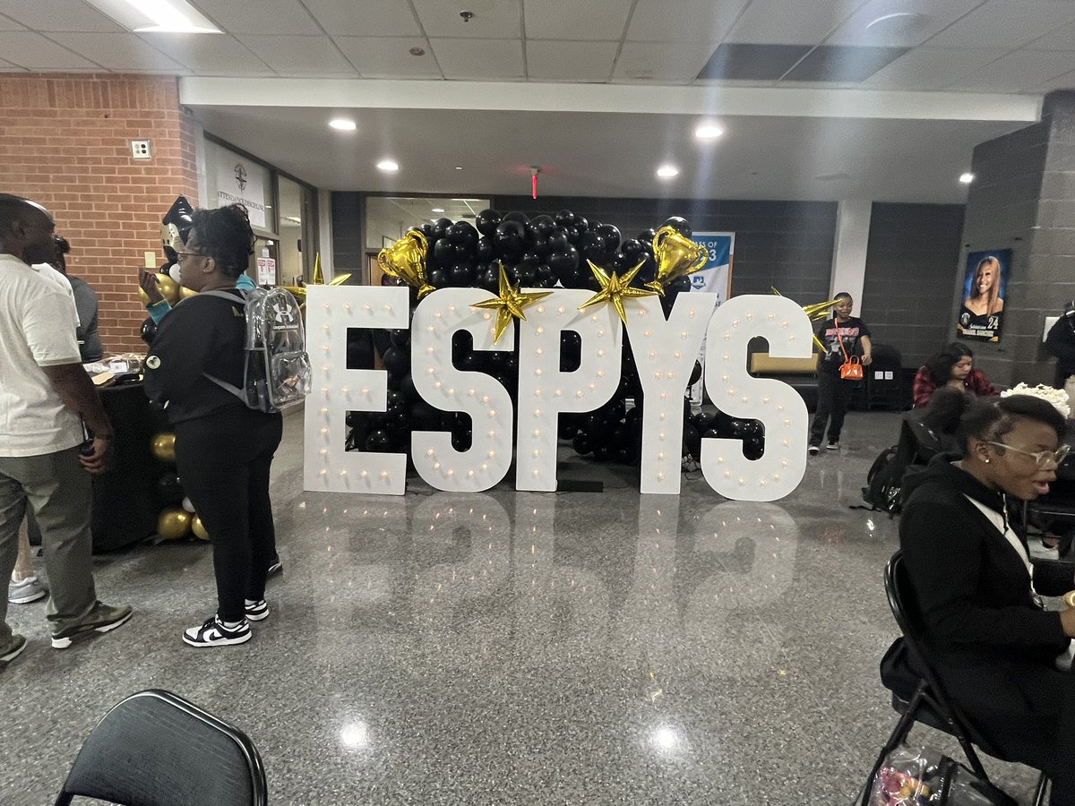 Astro Espy Awards… God is great! Thanks Alumni <a href="/maceojr/">Maceo Heard Jr</a> , Coach Hicks, and Coach Barlow for coming out and supporting our student -athletes!