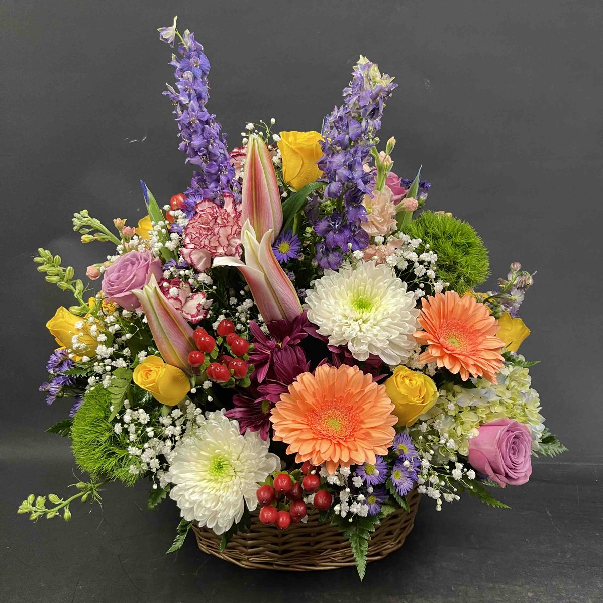 Making pretty things. 💐
.
.
#steinflorist #steinyourflorist #flowers #florist #flowershop #floristry #shopsmall #shoplocal #smallbusiness #phillyflorist #philadelphiaflorist #NJflorist #beautiful #flowerarrangement #flowersinabasket