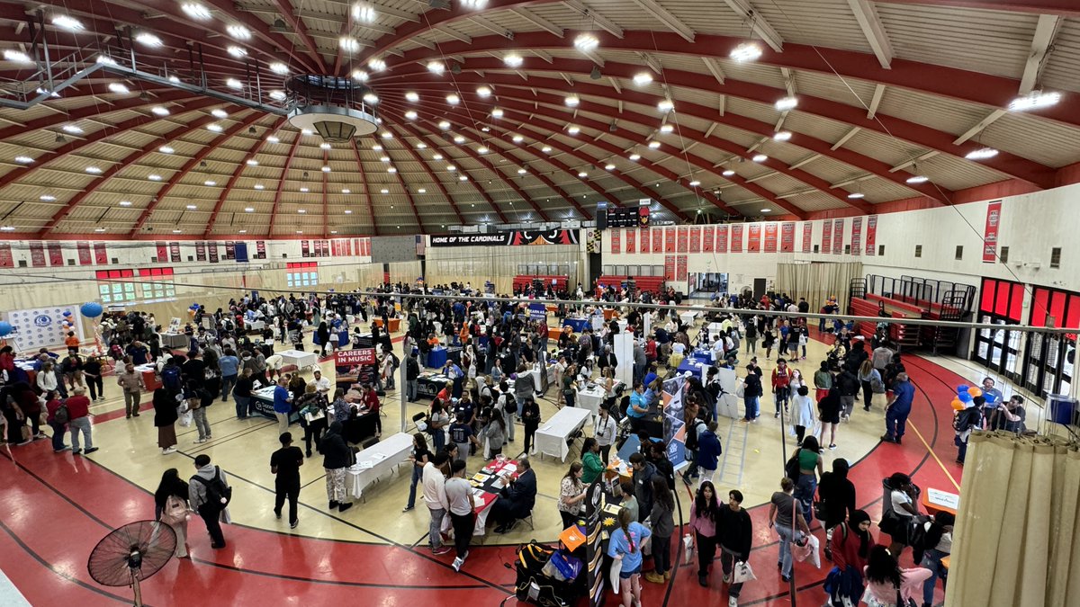 Happy to host today's BCPS Career Expo. Hundreds of students came to CCBC Catonsville to explore career opportunities for the future. We proudly shared career paths students could pursue within their own backyard at CCBC!ccbcmd.edu/Programs-and-C…