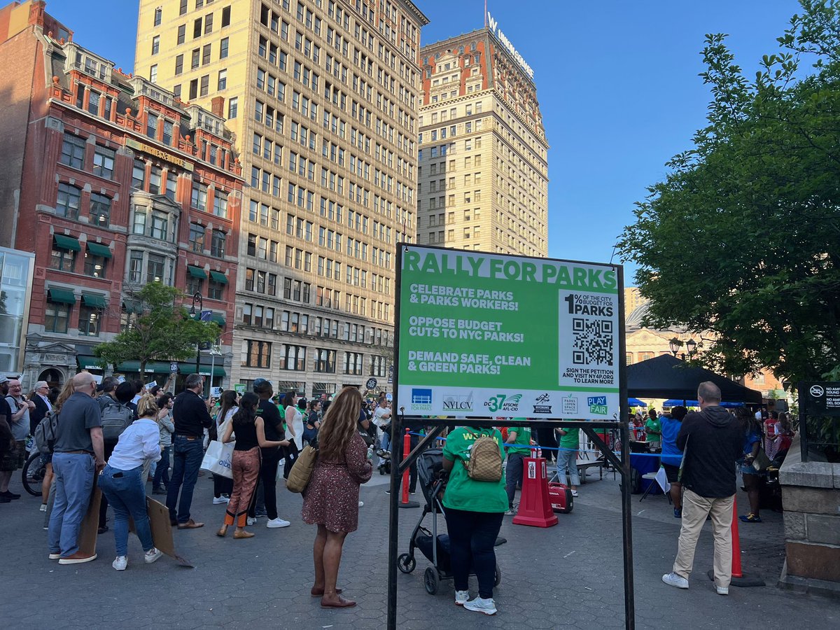 We had a great time celebrating @NYCParks and the workers who help keep them clean, safe, and fun for all yesterday at the #PlayFair Coalition Rally for Parks in Union Square! Now more than ever, it’s important to fight for parks funding and call for #1Percent4Parks #SaveNYCParks