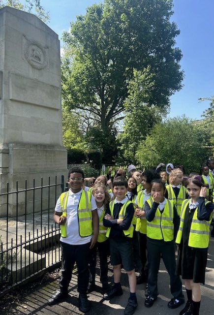 Year 3 had a brilliant walk on Tuesday, visiting 3 listed sites in the local area: St Mark's Church, Kennington War Memorial & Belgrave Hospital for Children. So much local history learnt about! @CLOtC