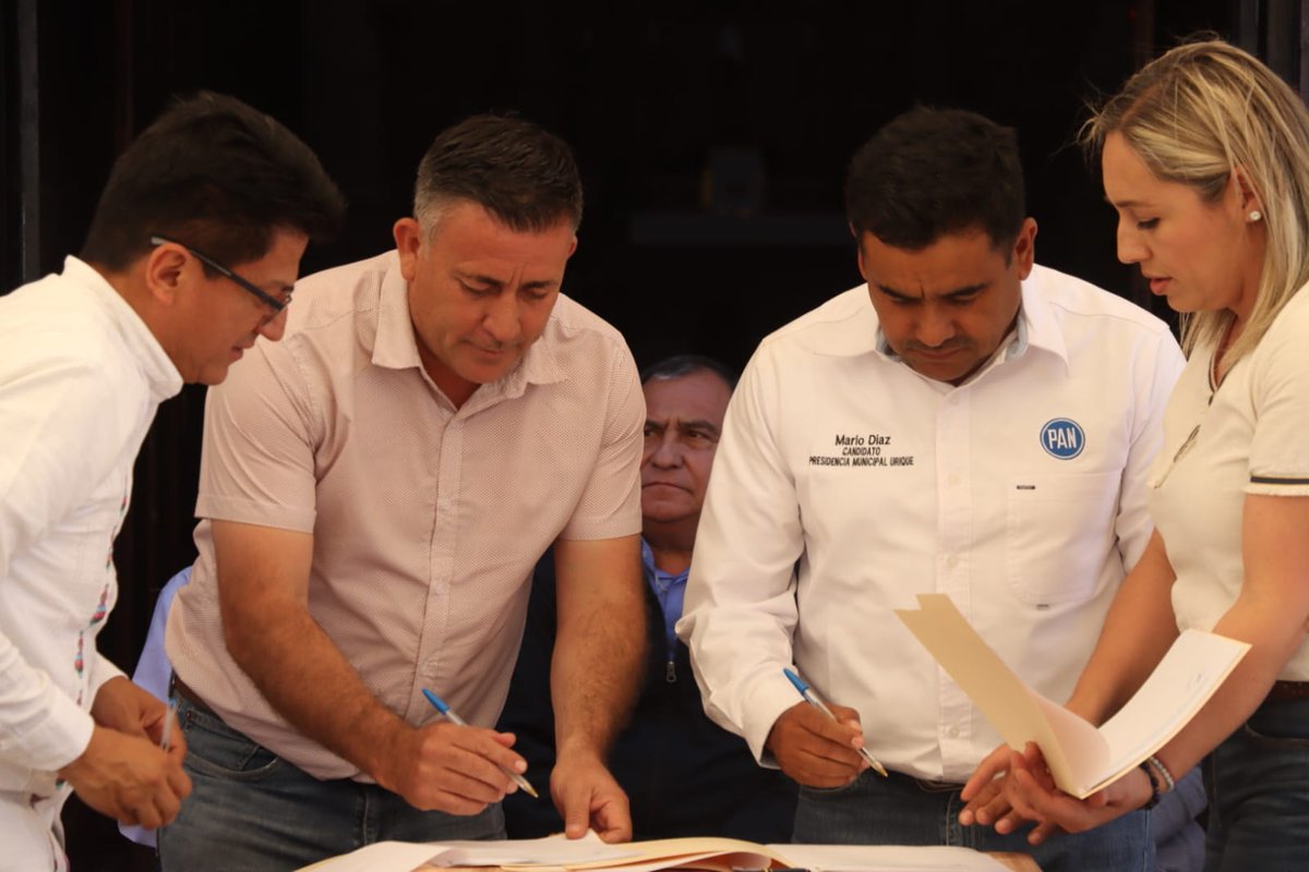 🕊️ En #Cerocahui, Chihuahua, se llevó a cabo la firma del "Compromiso por la Paz" con los candidatos a la presidencia municipal. Este evento tuvo lugar en la Parroquia de San Francisco Javier, sitio emblemático donde se inició el camino por la #paz después de los trágicos