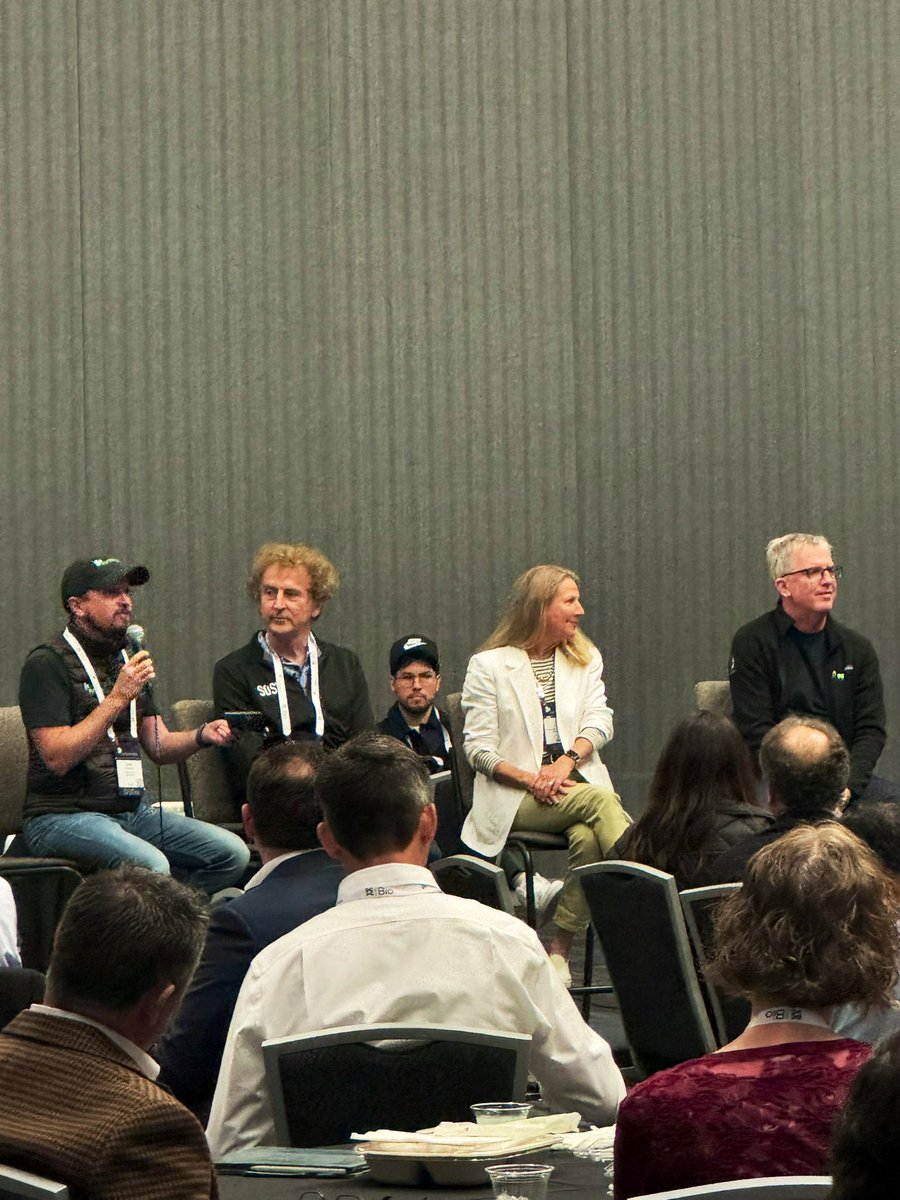 RyanBethencourt's tweet photo. Great talk panel with @johncumbers, @sean_os1, @Ryanphelan6 and @DrewEndy at the CEO lunch at @SynBioBeta 

"We are suffering just now from a bad attack of economic pessimism." a great quote from Keynes by Drew Endy and he wanted us to explore what the optimistic future outlook for biology and biotech and what that will look like. 

The physics of the future are starting to flourish!