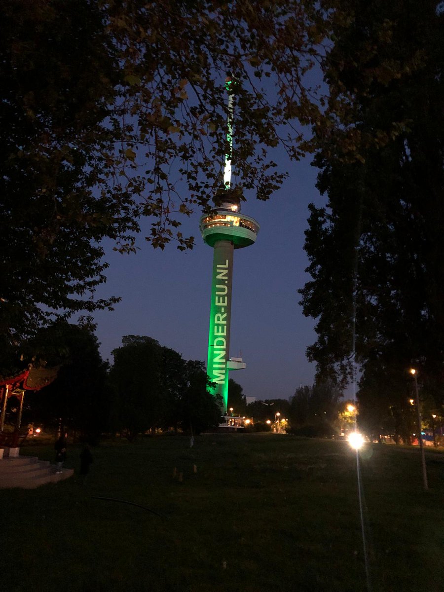 Wat gebeurt in #Rotterdam ?!?!? 
#euromast
#minderEU