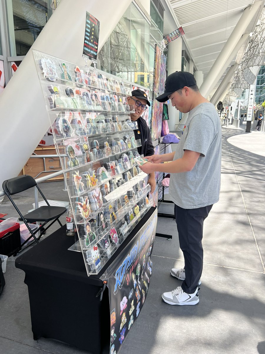 sfoewd's tweet image. Stop by today’s Small Business Week Pop-Up Shop at @TransitCenterSF from 11am-3pm, with over 40 local vendors selling SF-made products. Let’s support our small businesses &amp;amp; continue creating a San Francisco where anyone can open. #shoplocal #makeithere #smallbusinessweek