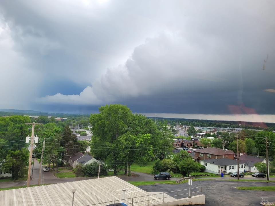 munchkinapril's tweet photo. @wxornotBG Hospital Hill in BG as the storms rolled past about 45 minutes ago. https://t.co/H9wsrjXS0y