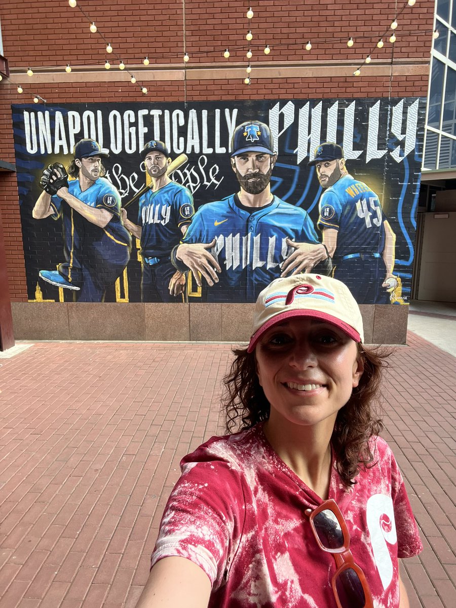 JisaLayne's tweet image. My first game of the season may have been a loss, but I got to see @dhwanisaraiya_’s work in person so I still won 🥰