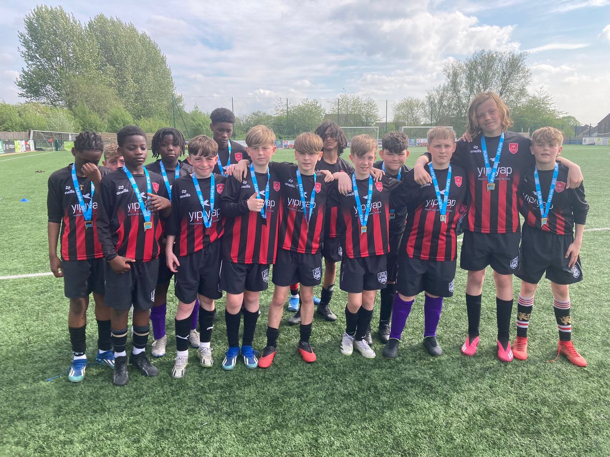 Not the result our Yr 7 footballers had hoped for but they can certainly hold their heads high! 🙌 A narrow 1-2 defeat to a strong Crompton House team in the Oldham Cup final, well done boys, we are so proud of you all! 🥈#teamnewman @NewmanRC_Head @NewmanRCCollege