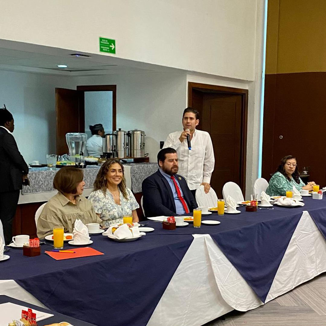 educacionqro's tweet photo. Nos sentimos honrados de haber sido invitados a participar en la sesión de la #CEIFRHS. Una gran oportunidad para discutir sobre la importancia de la formación del personal de salud.
Trabajando en conjunto por la calidad y la eficacia de los servicios que brindamos. https://t.co/gg66Cqrsej