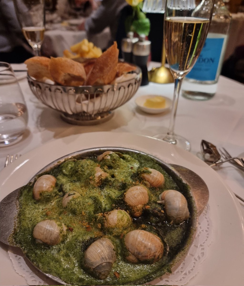 Birthday dinner in London's oldest French restaurant, L'Escargot. 🇫🇷🐌🐌🐌