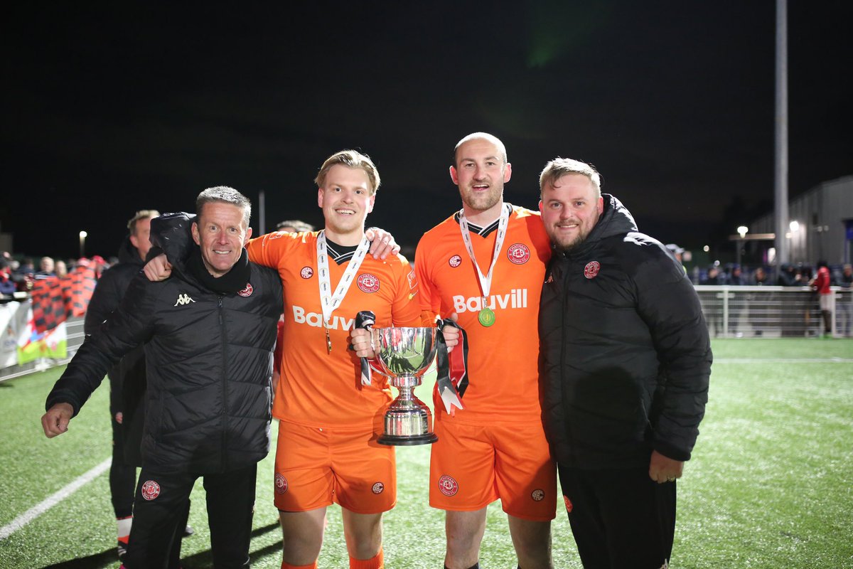 Curtain drawn on a tricky season. Thank you to the <a href="/ChathamTownFC/">Chatham Town</a> fans who came out in numbers home &amp; away, gutted we couldn’t get another promo over the line. 

Also thanks to <a href="/RPVFC/">Raynes Park Vale FC</a> for giving me an enjoyable time when I was in much need of minutes 🙌🏼