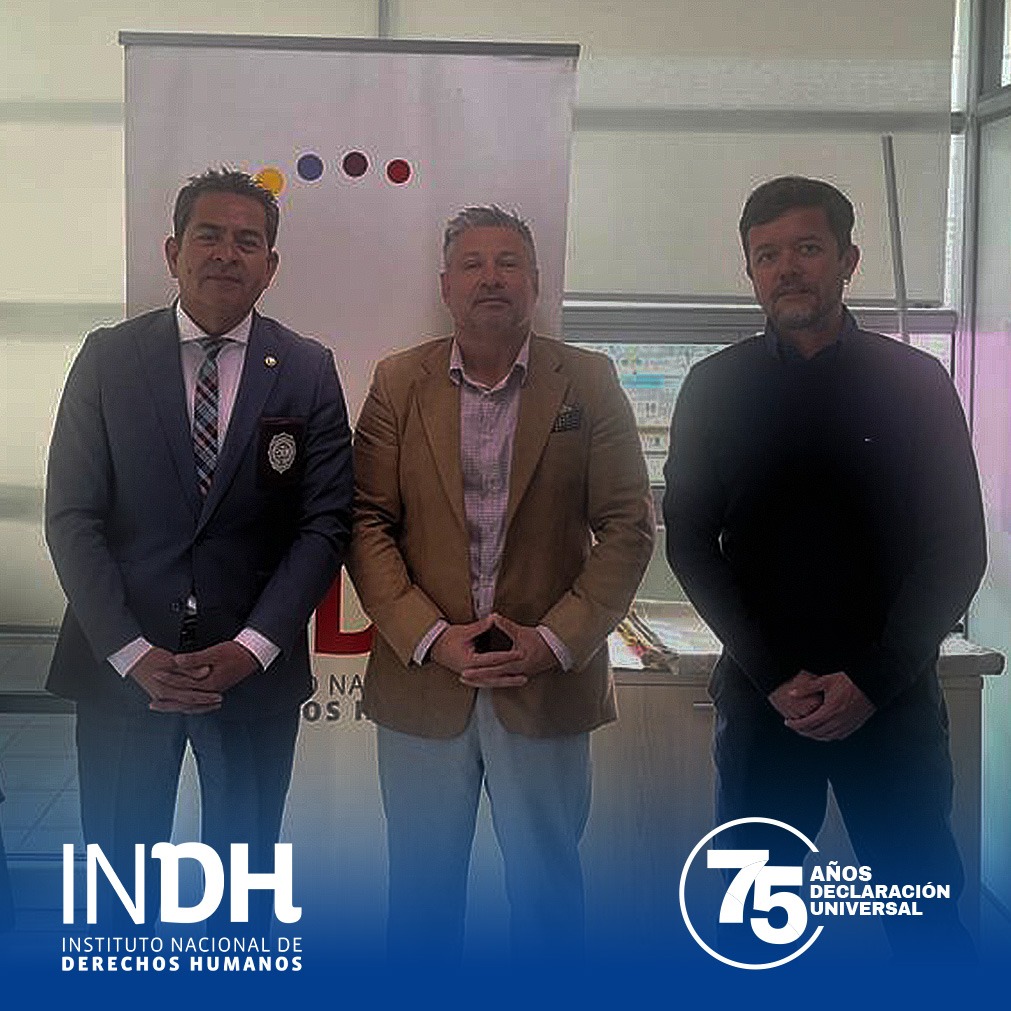 #INDHAntofagasta📍se reunió con el nuevo jefe de El Loa de la @PDI_Antofagasta, prefecto Freddy Castro, para presentar el programa de capacitación y promoción en DD.HH. y la revisión de las recomendaciones del INDH sobre las condiciones de los funcionarios en pasos fronterizos.