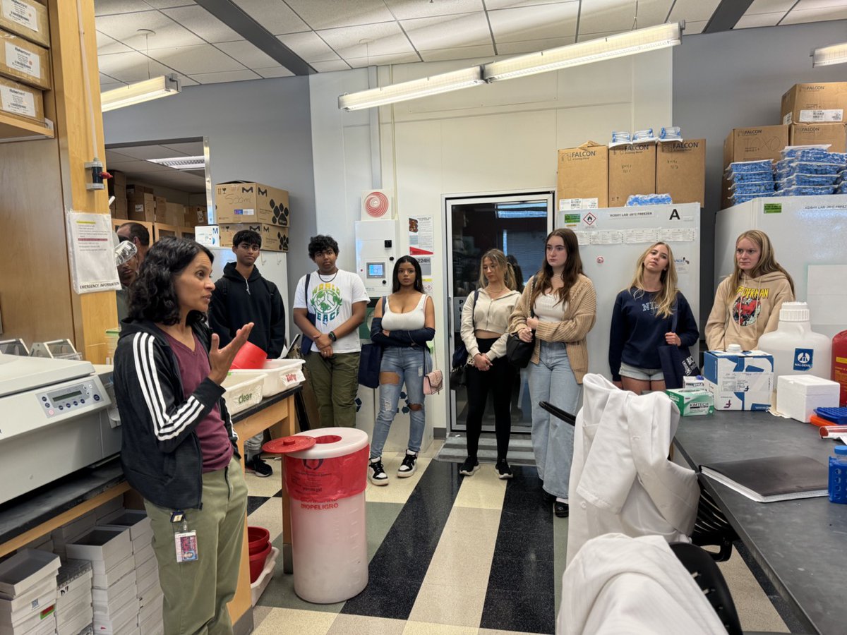 We welcomed students from the AZ Prep Academy for a tour of BIO5 last week. They visited immunobiology labs, Michael Johnsonn @blacksciblog and Anita Koshy, as well as making DNA necklaces. Thanks for visiting!