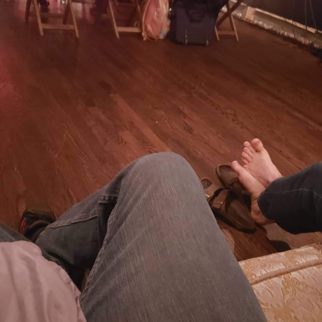 #tbt 2019 I was in #Brooklyn for a #comedyshow and this dude next to me smelled like feet. I wonder y.. 😅🔫 #WhatAreThose!!! #hipster #hipsters #hipstertrash #wtf #lol #eww #vegan #recycle #SaveTheEarth #MopTheFloor #idk #ICFWY #nyc #ThisLittlePiggyWentToTheMarket 😹