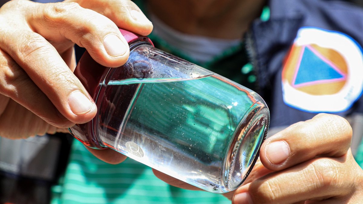 Juan_OrtizMX's tweet photo. 📊📌GOBIERNO DE MARTÍ BATRES RESERVA POR 3 AÑOS LOS RESULTADOS DE PRUEBAS AL AGUA CONTAMINADA EN BENITO JUÁREZ

Animal Político reveló que Sistema de Aguas ha decidido reservar por tres años los resultados de pruebas científicas al agua contaminada.

Su justificación es que la divulgación podría generar “interpretaciones erróneas”, y por lo tanto "perjudicar" tanto la investigación como la percepción pública sobre la seguridad del agua.

La reserva de información coincide con una denuncia por presunto sabotaje presentada por el Sistema ante la Fiscalía