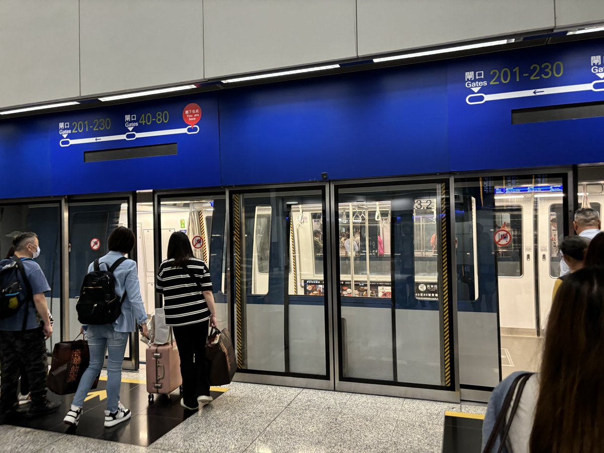 Hongkong tubeee is cute interconnecting airport terminals