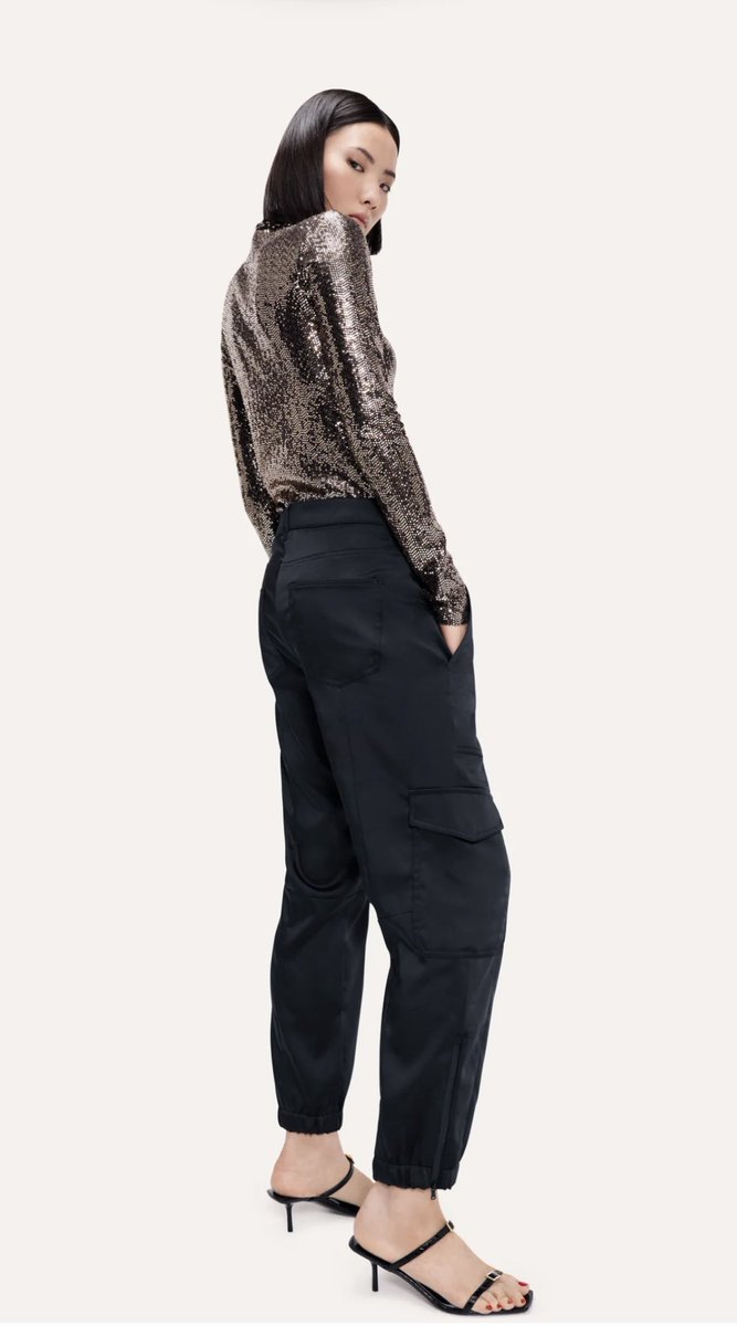 These cargo pants from
Cambio are a blend of relaxed comfort and contemporary style. #cargopants #oconnors #yycstyle 
#yycfashion  #outfitoftheday 
#springstyle
