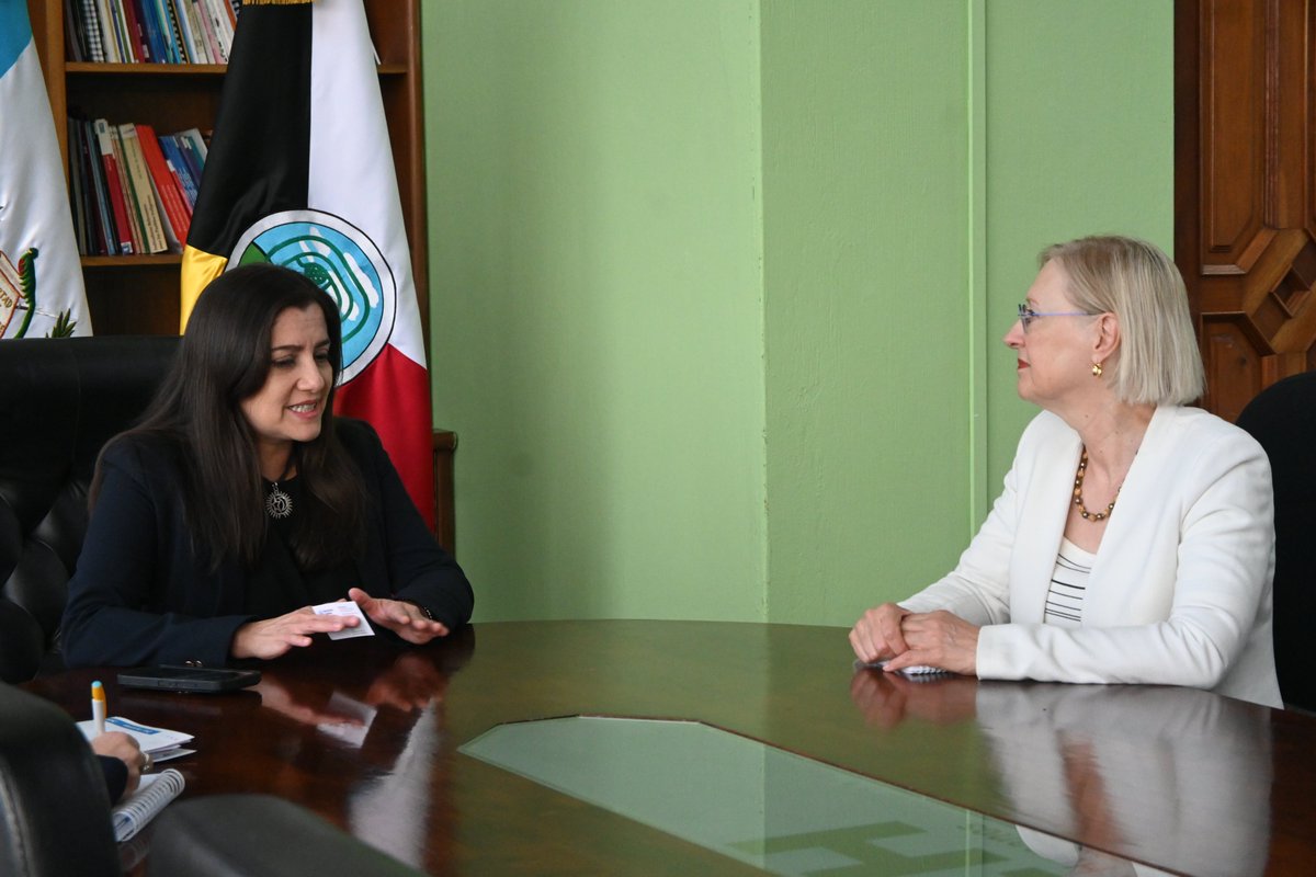 Durante su visita a Guatemala 🇬🇹 ASG @ElizabethSpehar se reunió con autoridades de gobierno, incluyendo el Presidente de la República, para discutir prioridades de consolidación de la paz y el apoyo que PBSO y Naciones Unidas puedan dar en este tema.

#InvestInPeace 🕊️🇺🇳