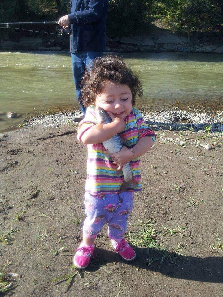 أكيد السمكة مبسوطة.