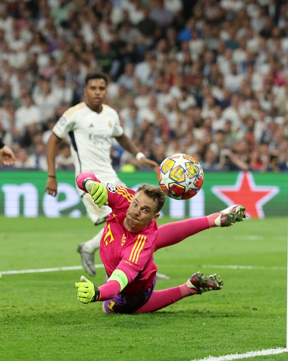 38-year-old Manuel Neuer putting up one of the most impressive displays by a goalkeeper in the semifinals of the Champions League 🐐🇩🇪