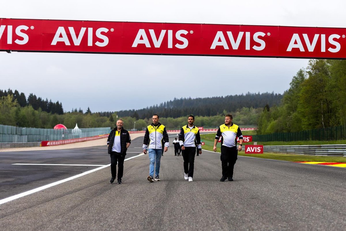 Happy to be back on track for another WEC weekend. Track walk done and tomorrow we get started with FP1 and FP2.Let’s get it team!🔥🐝

Pronto para mais um fim de semana de corrida! Já fizemos as últimas preparações e amanhã começamos com os treinos livres.Vamos com tudo equipa!