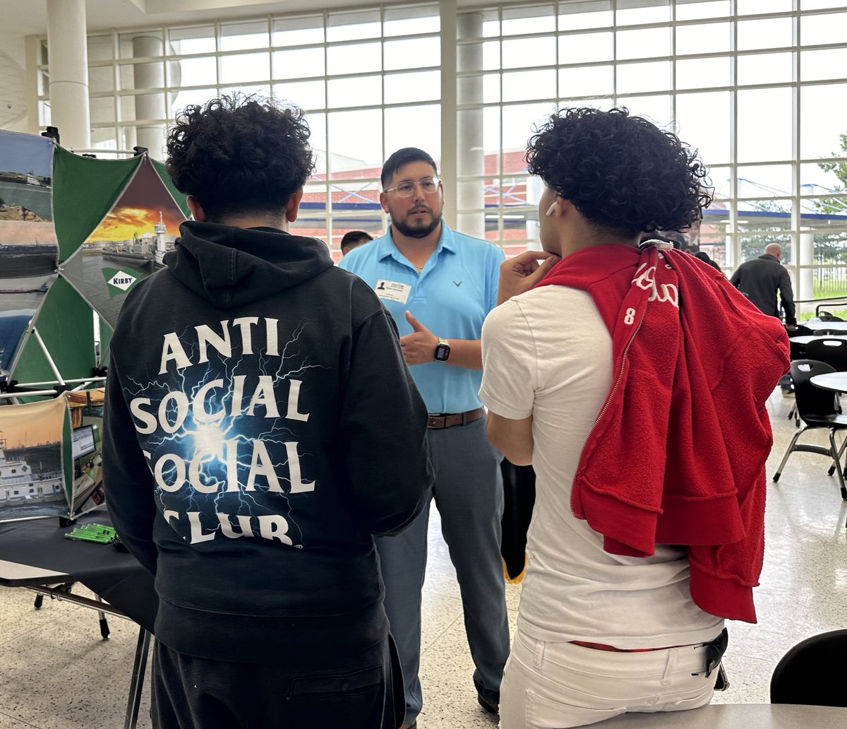 📢 The Student Job Fair is happening now until 5:30 pm @ChannelviewHS cafeteria. No resume required! Come chat with local employers eager to hire. See you there! #WeAreChannelview #EmploymentOpportunities 🎓💼