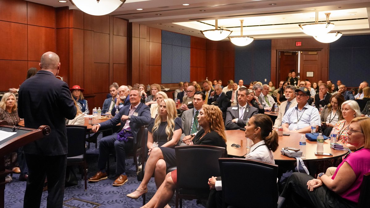 Grateful to meet with Chambers of Commerce from all across Utah where we had engaging conversations about housing solutions, responsible government spending, and the challenges of too much federal regulation on Utah’s small businesses.