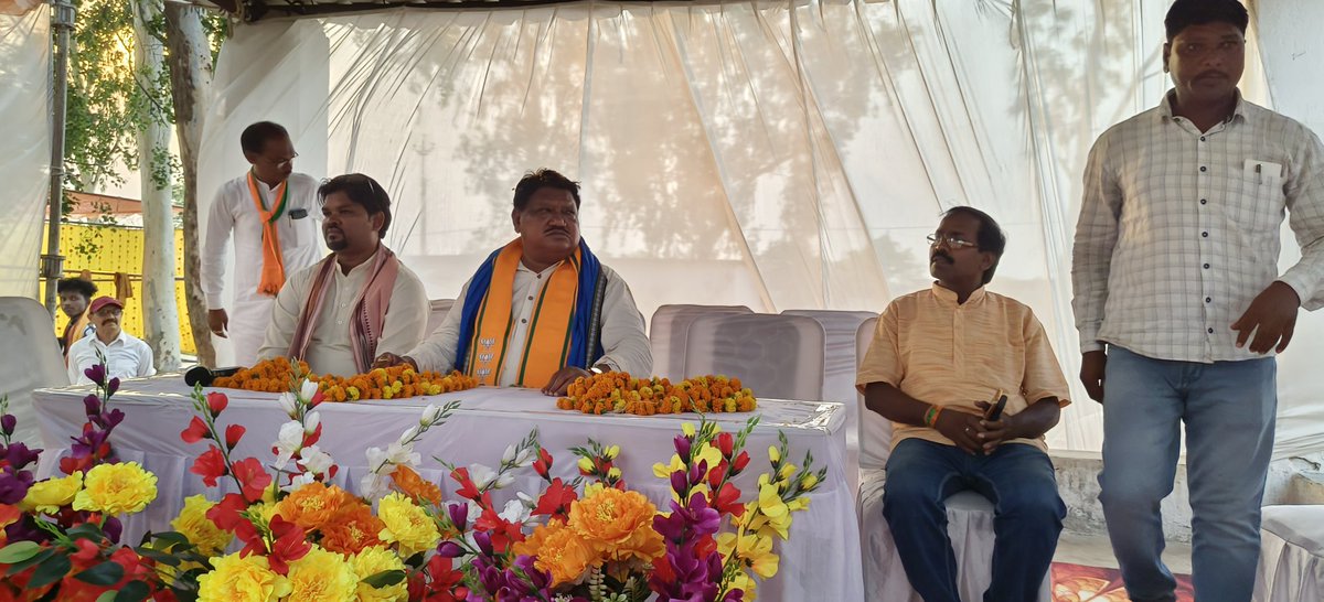 Attended election meeting at Kinjirkela under Baragaon Block of Talsara Assembly Constituency, along with Prabodh Tirkey & Bhabani bhoi. #mpsundargarh #jualoram #AbkiBaar400Paar