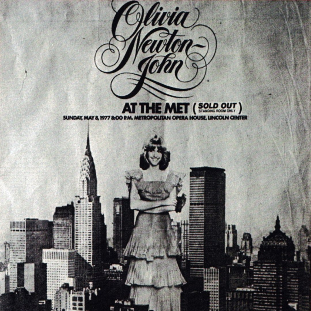 On this day in 1977, Olivia Newton-John made her New York City debut with a sold out concert at the Metropolitan Opera House 🎶 ✨ 🌃 #OliviaNewtonJohn #NYC #TheMet