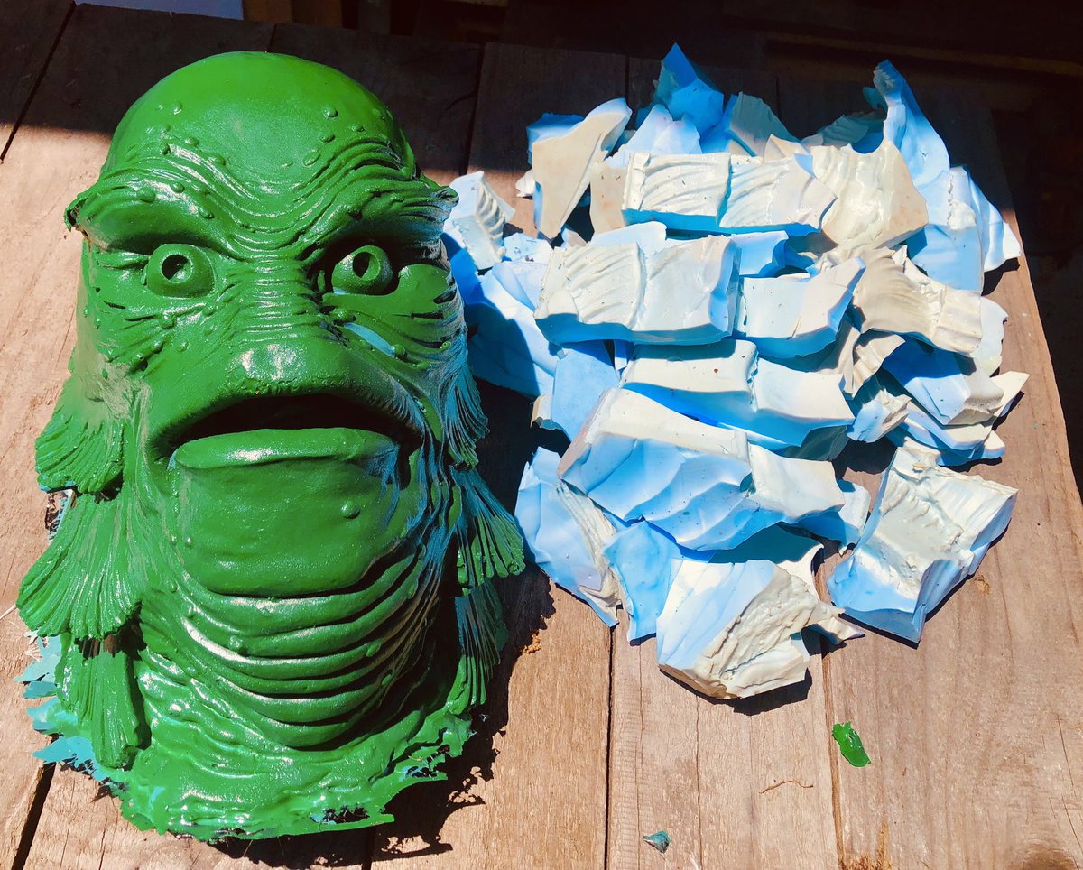 I have officially retired my original Gil-Man mask mold. No more will be made.

Of the two of you that have received one, you are now obligated to take good care of your casting. For one day, yours may be the only one left.

@doomcock @AndyMasterson6 

#UniversalMonsters