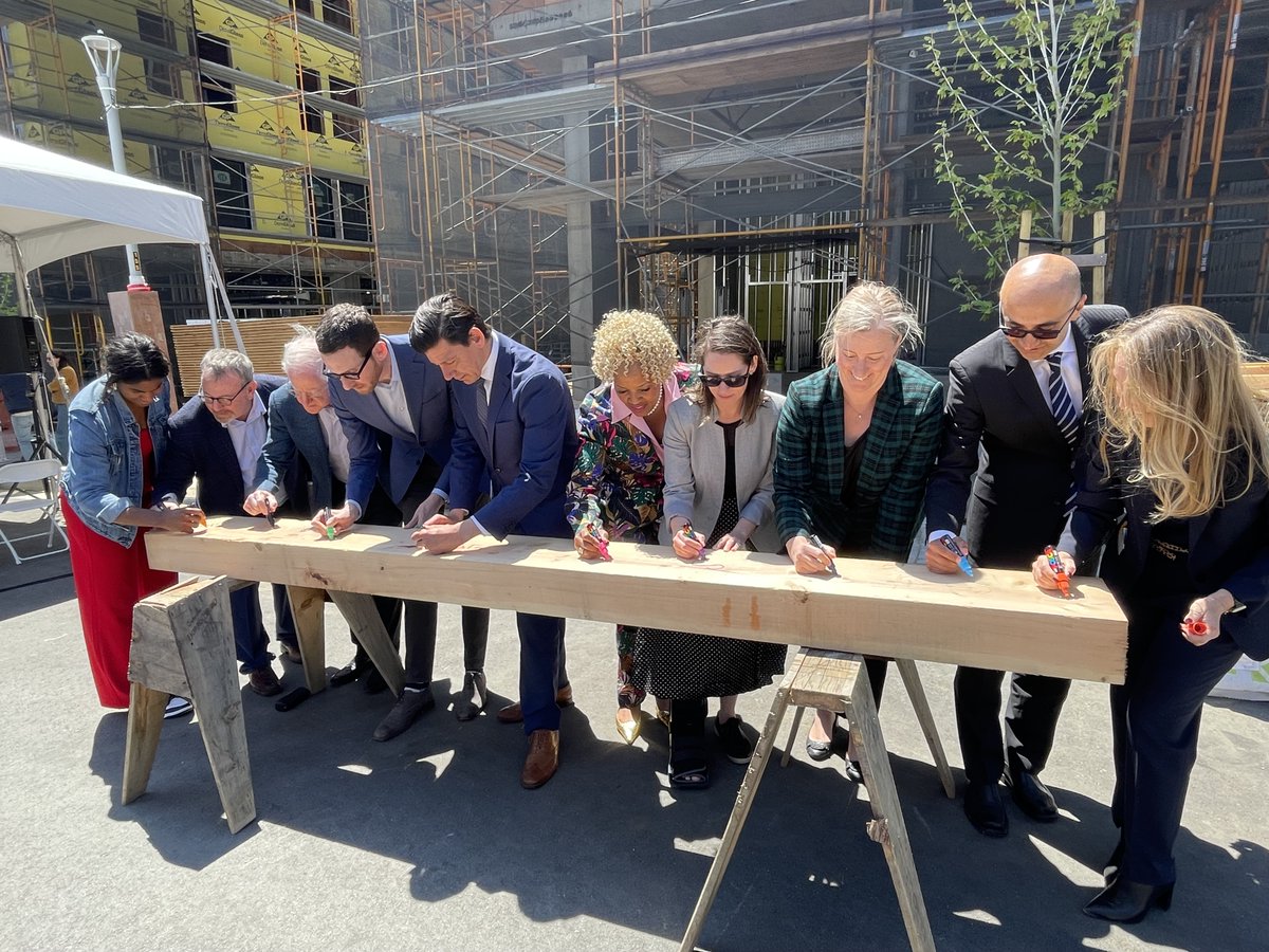 Today, we celebrated the 'topping out” of two new affordable housing communities at Sunnydale HOPE SF, signifying the completion of the buildings’ structural frames. Together, Sunnydale Blocks 3A and 3B will provide 170 apartments for low-income families. sf.gov/news/mayor-bre…